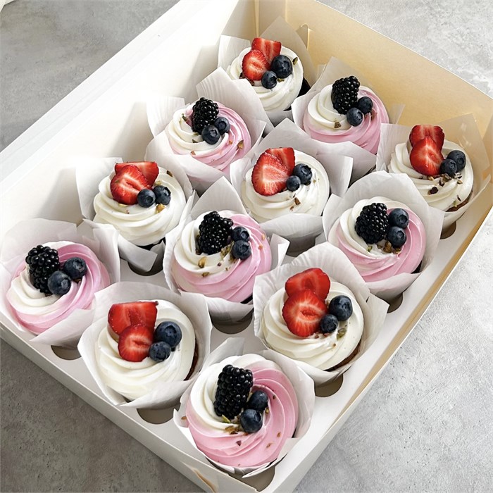 Набор 12 капкейков со свежими ягодами 1837