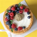 Торт ко дню рождения, 7-8 порций (малина и голубика) 1683