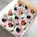 Набор 12 капкейков со свежими ягодами 1837